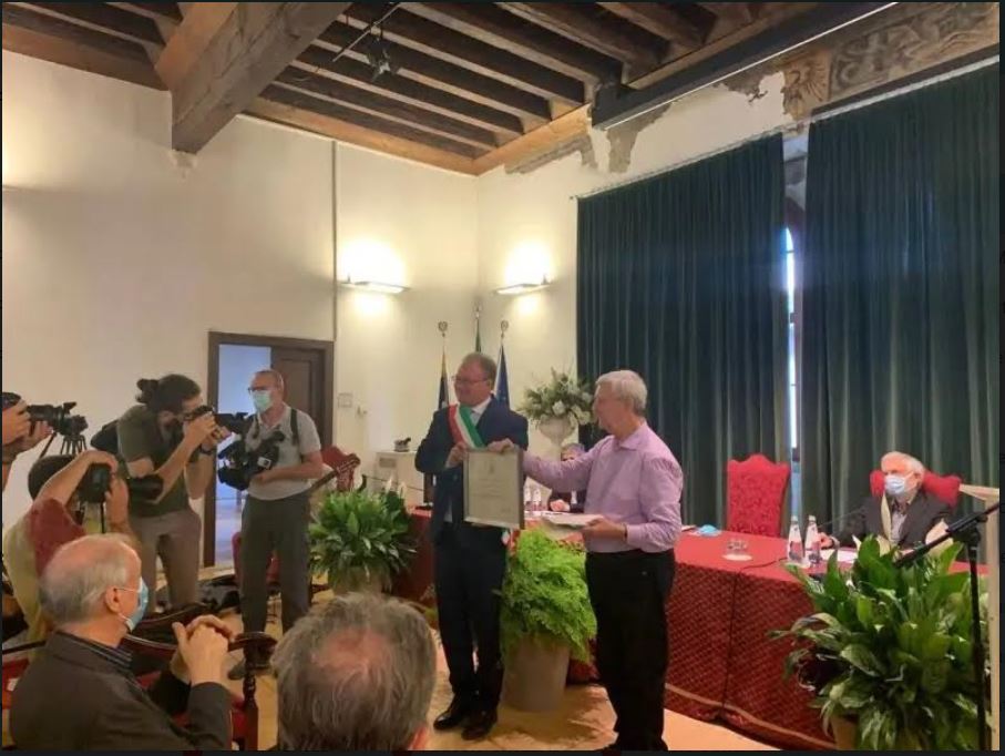 Consegna dell'Aquila di San Venceslao a Marcello Farina